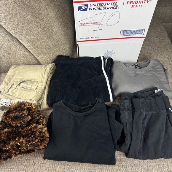 Box with Clothes Different Brands Like Who What Wear, Fashion Nova. - Picture 1 of 13